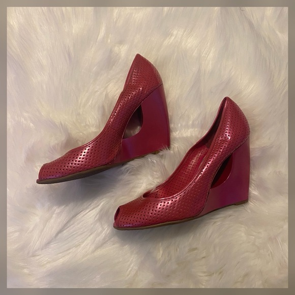 BCBGirls Shoes - BCBGirls Women's "BG-Proud Bright Pink" size 9.5M